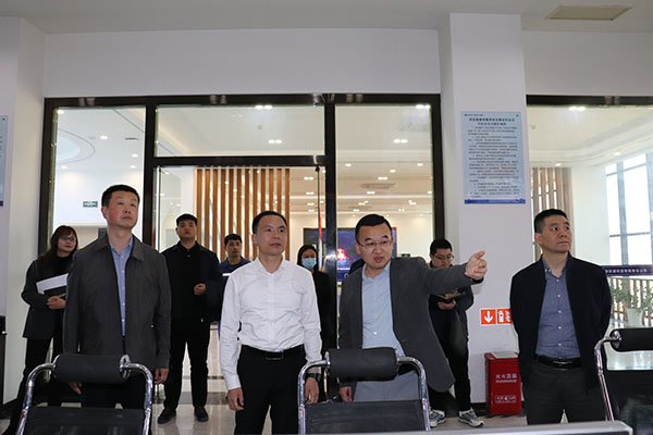 王市長(zhǎng)參觀(guān)照片修改版.JPG